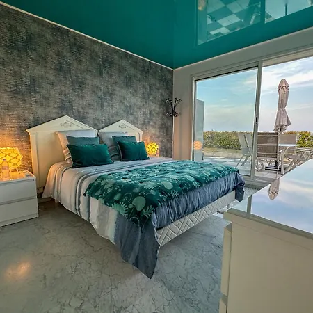 Rooftop, Sea View, Facing The Harbor, Near Center And Apartment Antibes